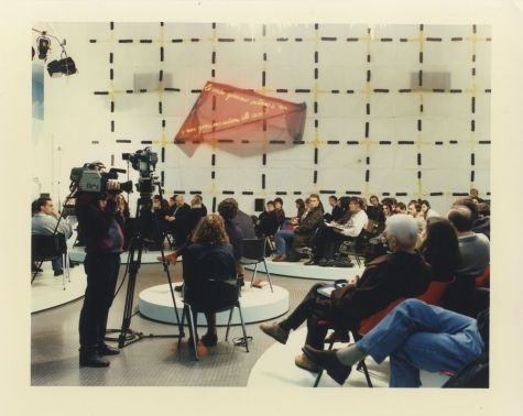 I luoghi dell'arte contemporanea a Milano. Incontro con i giovani artisti e galleristi milanesi, Spazio centrale durante un seminario de I racconti dell'Abitare, 1994
Foto di Paolo Rosselli, Archivio Triennale