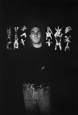 Paolo Canevari, Disegno, Paolo Canevari, foto di Armin Linke che ha documentato l’artista mentre lavorava nello spazio