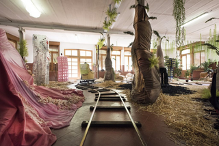 Anna Galtarossa, Kamchatka, Kamchatka’16, 2016, materiali vari, dimensioni ambientali.
Veduta dell'allestimento presso Fondazione La Fabbrica del Cioccolato. Foto di Saverio Lombardi Vallauri.