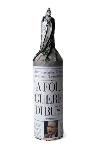 Paolo Ulian 1990-2009, La folle guerra di Bush, 2007
Etichetta per vino realizzata per la mostra " Message on the bottle", Amburgo – Ondesign
