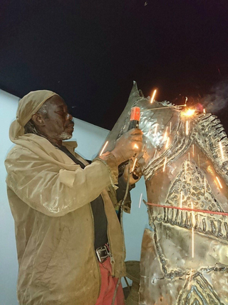 Intercultura - Capitolo 22 Il Giardino delle Meraviglie, Nel Giardino delle Meraviglie le opere dell'artista senegalese Moussa Taorè in ferro riciclato 