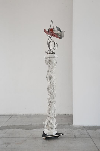 Luca Monterastelli, white - endlessly rocking, Component V
inked etching on bended micro-zinc, iron, chalck, reinforced plaster, shells, wooden platform, black varnish
48 x 48 x 225 cm
Foto di Davide Tremolada