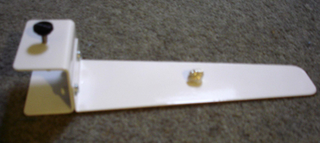 Collezione 2000 - 2010, Massimo Bartolini
Sassi e cielo, 2000
trampolino in acciaio inox verniciato e sasso in argento ed. 89/150 numerato e firmato edizione Fondazione Teseco per l’Arte
26 × 7,5 × 4,5 cm