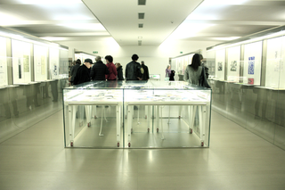 Gli Archivi del DOCVA al Museo del Novecento, I materiali allestiti nelle teche della Sala Archivi