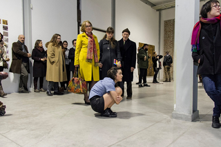 Enej Gala, Prefabrick - Walking with Art Prize 2015, Performance di Annamaria Ajmone in occasione dell'opening
Foto di Jelena Kostic