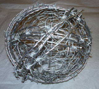 Collezione 2000 - 2010, Goldi & Chiari
Modello per Sfera, 2002
acciaio, filo spinato
20 cm diametro
