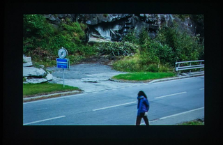 Il confine è ortogonale al transito, Still dal video