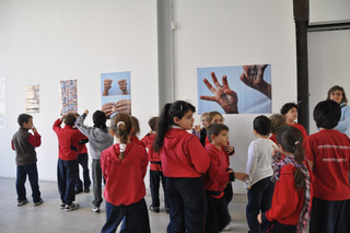 I AM Italy I AM Romania. Autoritratti fotografici dei bambini di Milano e Sighet, Veduta dell'allestimento