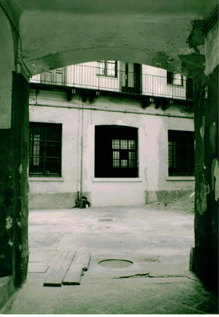 La storia dell'Archivio - 1, Il cortile.