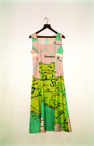 Maja Bajevic, Avanti Popolo, Maja Bajevic, Dressed Up, 1999, seven-hour performance / video (60’55”) / dress.
Exhibition view: MINIMUM, SCCA, City Gallery Collegium Artisticum, Sarajevo, Bosnia and Herzegovina (Curator Dunja Blazevic), 1999.

Photo documentation: Danica Dakic, SCCA