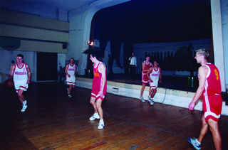 Maja Bajevic, Avanti Popolo, Maja Bajevic, La vie est belle, 2001, performance / photographs.
Exhibition view: Café, Theatre, Art Depot, Sarajevo Winter Festival, CDA, Sarajevo, Bosnia and Herzegovina (Curator Jusuf Hadzifejzovic), 2001.

Photo documentation: Dejan Vekic