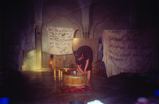 Maja Bajevic, Avanti Popolo, Maja Bajevic, Women at Work — Washing Up, 2001, five-day performance / video (18′ 09″) / photographs.
Exhibition view: Cemberlitas bathhouse, 7th Istanbul Biennale, Istanbul, Turkey (Curator Yuko Hasegawa), 2001.

Photo documentation: Emanuel Licha