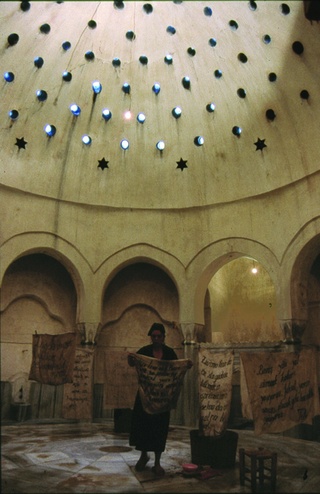 Maja Bajevic, Avanti Popolo, Maja Bajevic, Women at Work — Washing Up, 2001, five-day performance / video (18′ 09″) / photographs.
Exhibition view: Cemberlitas bathhouse, 7th Istanbul Biennale, Istanbul, Turkey (Curator Yuko Hasegawa), 2001.

Photo documentation: Emanuel Licha