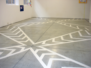 Federico Herrero, Mental Landscapes and Transit Lines, Mixed media on wall, epoxic paint on masking tape on floor, oil on canvas
Veduta dell’installazione a Viafarini.