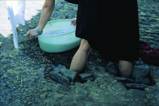 Maja Bajevic, Avanti Popolo, Maja Bajevic, En attendant, 2001, outdoor performance.
Exhibition view: Watou Poeziezomer 2001, Watou, Belgium, organized by S.M.A.K., Ghent, Belgium (Curator Ann Demeester), 2001.

Photo documentation: S.M.A.K. / Emanuel Licha