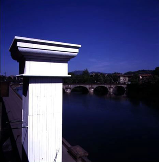 Stefano Arienti, I Murazzi dalla cima - 1. Colonna per uno stilita, 1996
(I Murazzi dalla cima - 1. Pillar for a stylite)
Polystyrene
10 m di altezza minima
Murazzi del Po, Torino