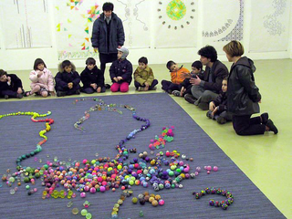 Stefano Arienti, Mostra per i bambini, 2001
(Exhibition for children)
Mixed media
misura ambiente
- Mostra per i bambini , Castello di Rivoli - Museo d'Arte Contemporanea, Rivoli (TO).