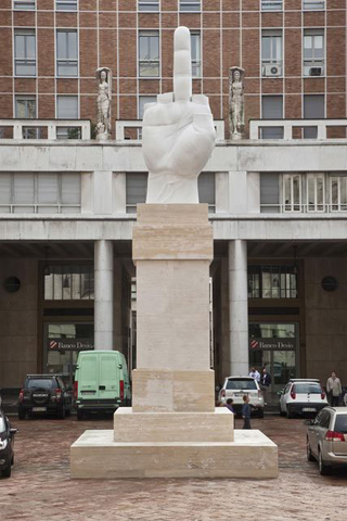 Maurizio Cattelan, L.O.V.E., 2010
Carrara marble
altezza 11 m
Piazza degli Affari, Milano