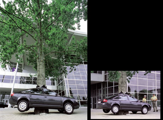 Maurizio Cattelan, Senza titolo, 2000
(Untitled)
Tree, car
dimensioni reali
Expo 2000, Hannover
Foto di Roman Mensig
