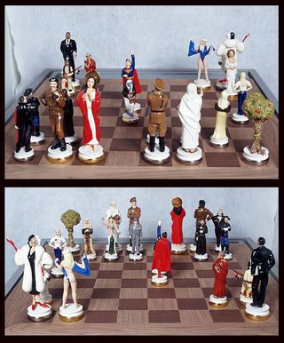 Maurizio Cattelan, Good versus Evil, 2003
Leather board, porcelain set
Scacchiera 52 x 52 x 3,2 cm; figure da 16 cm (Re) a 11 cm
Courtesy: Marian Goodman Gallery, New York 