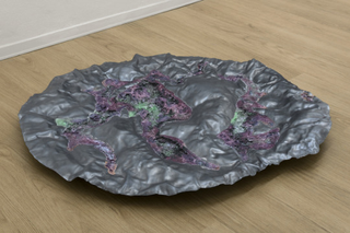 Collezione Ferrari 2010 - 2021, Lisa Dalfino & Sacha Kanah
Passeggiando con Megamayon, 2017
tecnica mista su piombo
120 x 96 x 13 cm
