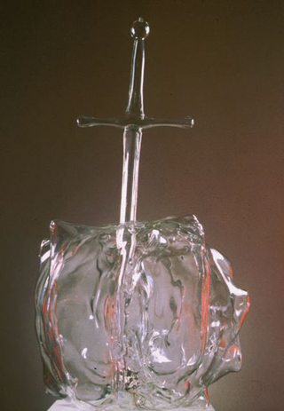 Liliana Moro, La spada nella roccia, 1998
(The sword on the rock)
Glass
100 x 65 x 60 cm
Foto: Giulio Buono
Courtesy: Galleria Emi Fontana, Milano 