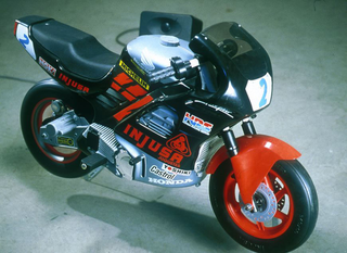 Liliana Moro, Soffio, 1999
(Blow)
Motocycle, acustic recording
74 x 110 cm
Foto: Giulio Buono
Courtesy: Galleria Emi Fontana, Milano 