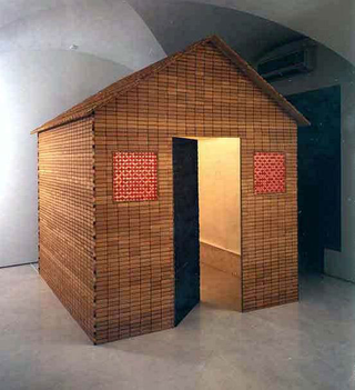 Liliana Moro, Dumme Gans, 2002
Wooden structure, Gentilini biscuits, sweets, drawings
270 x 250 x 250 cm
Galleria Valentina Bonomo Arte Contemporanea, Roma
Courtesy: Galleria Emi Fontana, Milano 