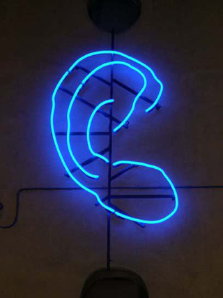 Liliana Moro, Ascolto, 2006
Blu neon light
Courtesy: Galleria Emy Fontana, Milano 