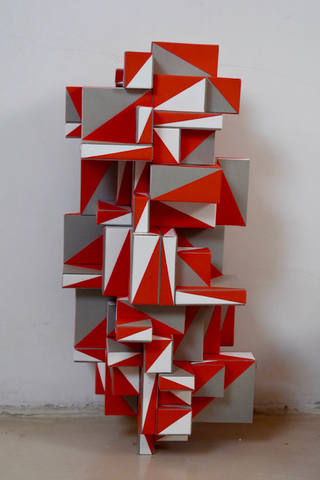 Collezione 2000 - 2010, Pierluigi Calignano
Senza titolo, 2010
cartoncino
55 x 25 x 25 cm