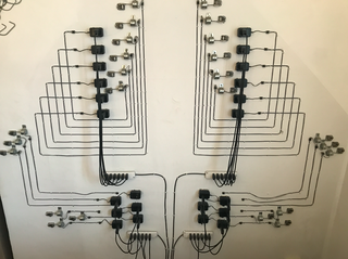 Collezione 2000 - 2010, Alberto Tadiello
Eprom, 2008
scatole musicali (carillon), motori elettrici, trasformatori di tensione, prolunghe elettriche
310 x 20 x 160 cm