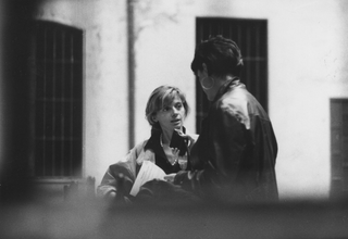 People | Family, Tiziana Ricci di Radio Popolare intervista Lella Valtorta di Dilmos Gallery all'inaugurazione di Viafarini, ottobre 1991