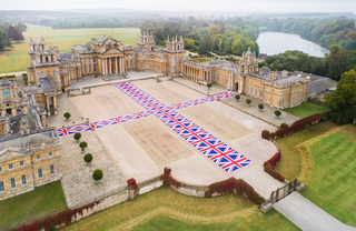 Maurizio Cattelan, Victory is not an option, 2019
Blenheim Palace, Oxfordshire UK