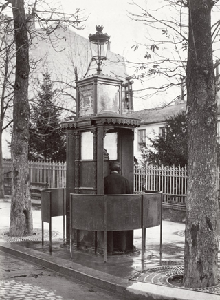 Matheus Chiaratti, Fortuna Balnearis, Charles Marville, Urinoir en fonte a 2 stalles avec ecran chaussee de la muette, circa 1865