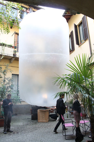 Memories and Encounters. Giorgio Guidi, Jaša, Matthew Stone, Giorgio Guidi
Montgolfiére, 2010
Cellophane, legno, ottone, ventilatore