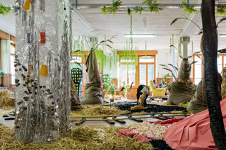 Anna Galtarossa, Kamchatka, Kamchatka’16, 2016, materiali vari, dimensioni ambientali.
Veduta dell'allestimento presso Fondazione La Fabbrica del Cioccolato. Foto di Saverio Lombardi Vallauri.